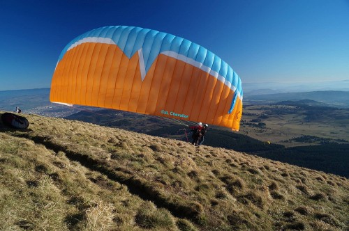 Aeroparapente Vols en parapente au puy de Dome en Auvergne. Aeroparapente Vols en parapente au puy de Dome en Auvergne.