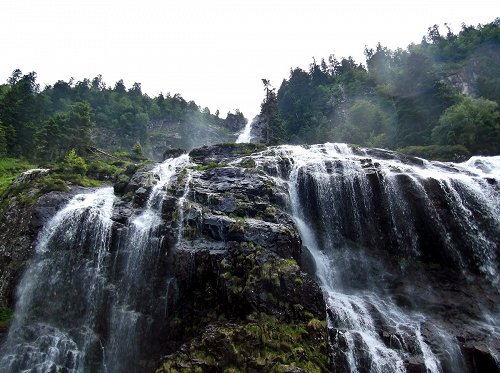 Cascade d'Ars et l'étang de Guzet Cascade d'Ars et l'étang de Guzet