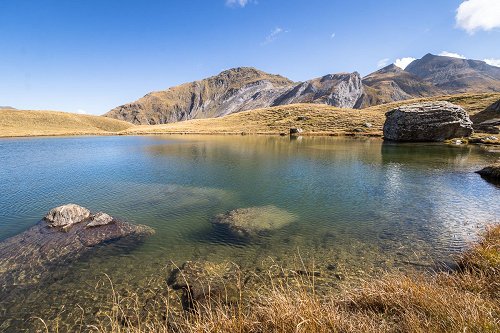 Randonnée au lac du Cardal dans la vallée d'Ossoue Randonnée au lac du Cardal dans la vallée d'Ossoue