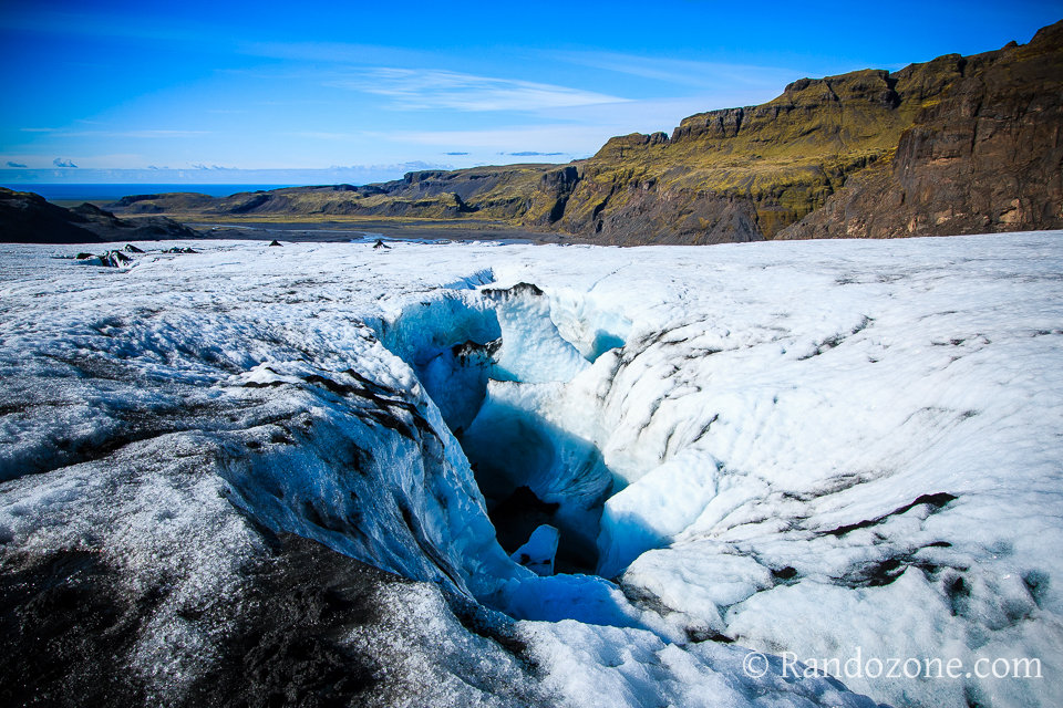 Marcher sur un glacier en Islande Marcher sur un glacier en Islande