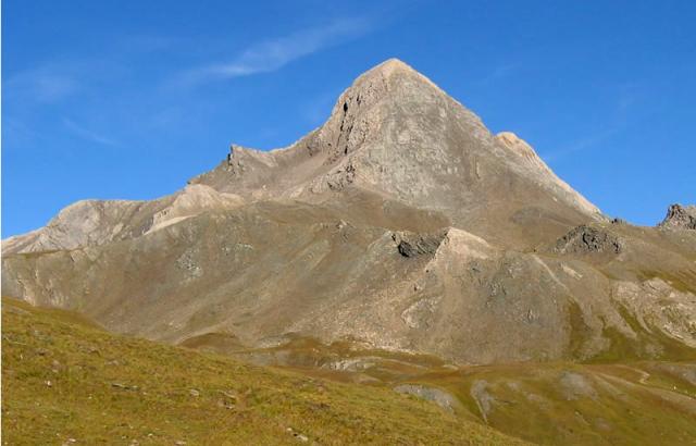 Le Pain de Sucre (3208m) depuis le refuge Agnel (2580m) Miniature