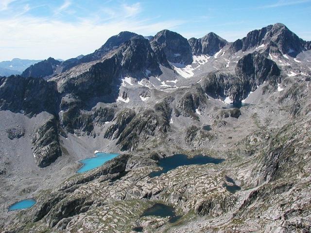 Le pic de Bernat-Barrau - 2793 m depuis le Pont d'Espagne Le pic de Bernat-Barrau - 2793 m depuis le Pont d'Espagne