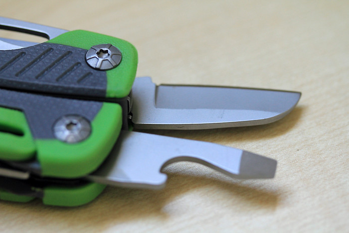 Gros plan sur le couteau Gerber Steady Multi Tool