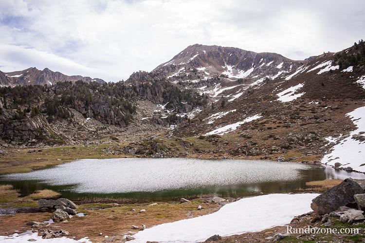 Au bord du lac de Coueyla Gran Au bord du lac de Coueyla Gran