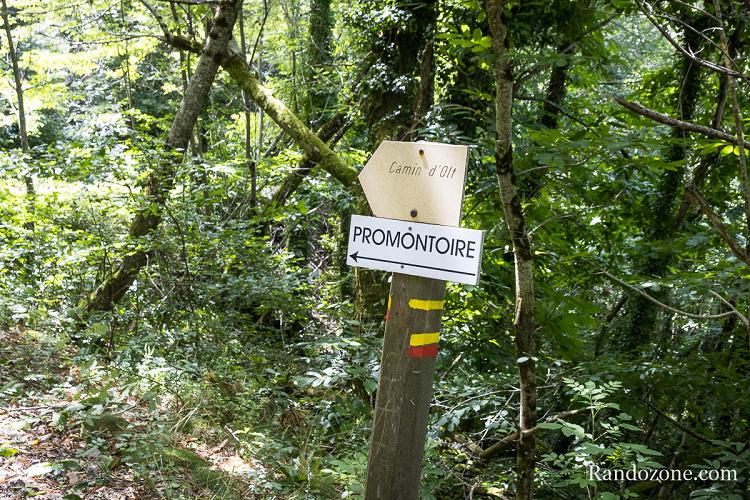 Une partie de la randonnée se fait sur le Camin d'Olt Une partie de la randonnée se fait sur le Camin d'Olt