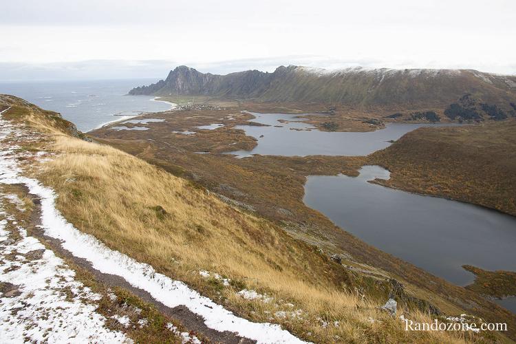 Sur le plateau le plus haut, il y a un peu de neige Sur le plateau le plus haut, il y a un peu de neige