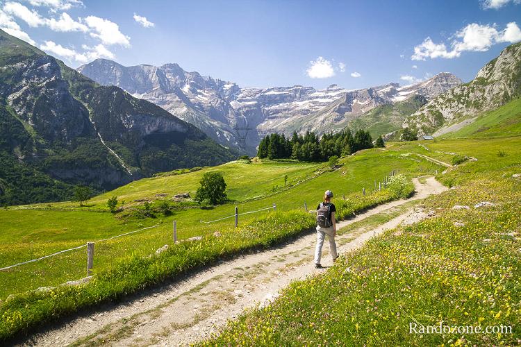 Randonnée sur le plateau de Saugué dans les Pyrénées Randonnée sur le plateau de Saugué dans les Pyrénées
