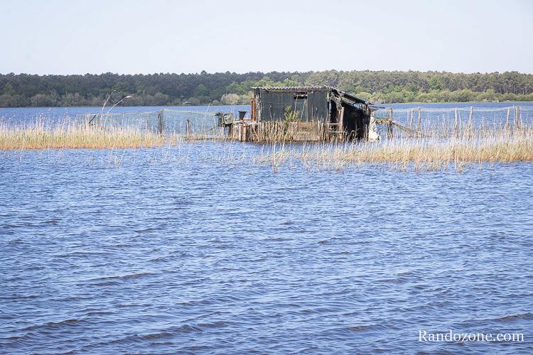 Cabane sur le lac d'Aureilhan Cabane sur le lac d'Aureilhan