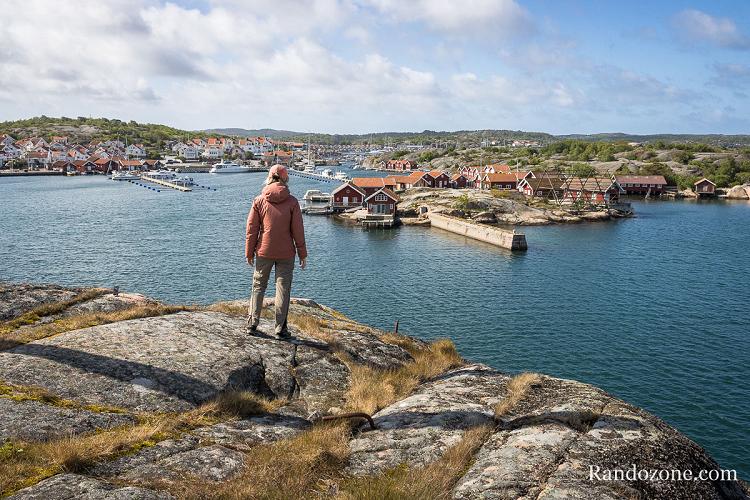 Randonnée au dessus de la ville avec beaucoup de vent Randonnée au dessus de la ville avec beaucoup de vent