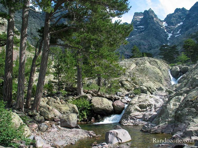A une trentaine de minutes du gîte, il y a des superbes vasques A une trentaine de minutes du gîte, il y a des superbes vasques