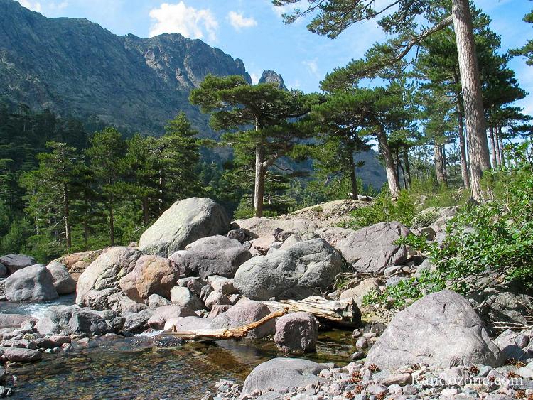 Le paysage est vraiment superbe mais l'eau est fraîche Le paysage est vraiment superbe mais l'eau est fraîche
