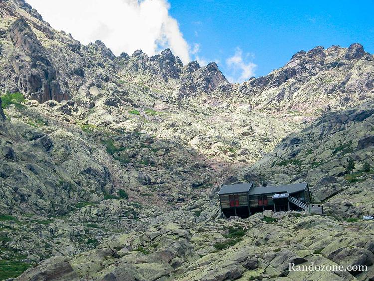 Dernier regard sur le refuge Dernier regard sur le refuge