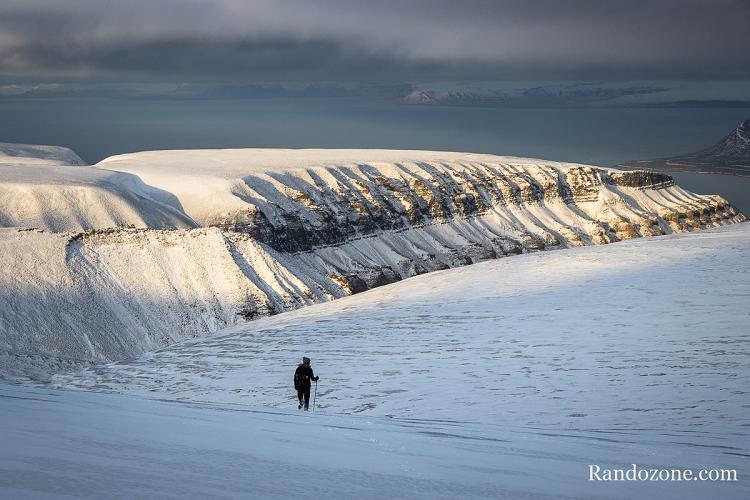 Randonnée dans la neige au Svalbard Randonnée dans la neige au Svalbard