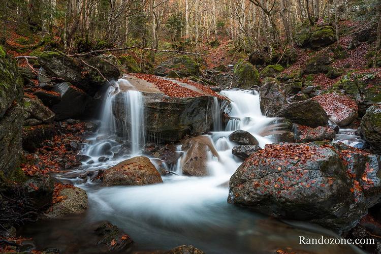 Cascade dans le bois de Bué à Gèdre Cascade dans le bois de Bué à Gèdre
