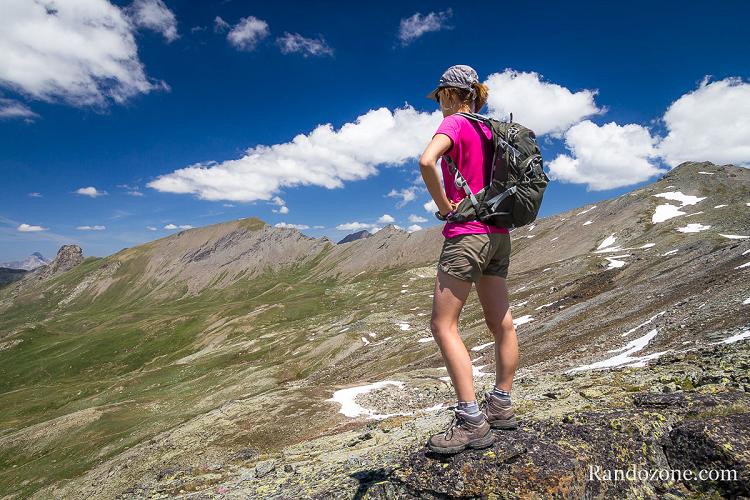 Un équipement léger pour une randonnée à la journée dans les Alpes Un équipement léger pour une randonnée à la journée dans les Alpes