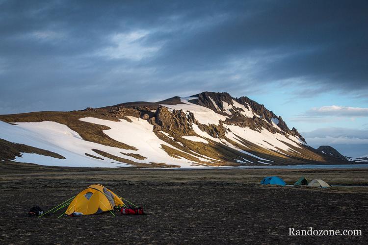 Bivouac sur le trek du Laugavegur en Islande Bivouac sur le trek du Laugavegur en Islande