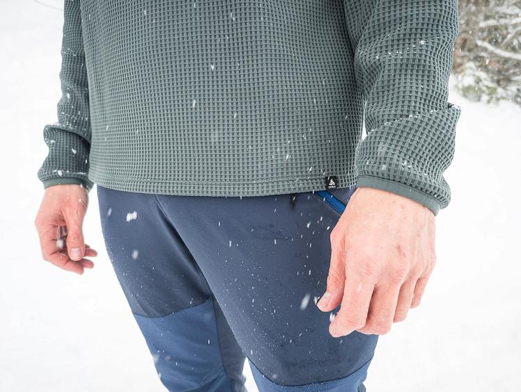 Pull Odlo Cubic dans les Pyrénées Pull Odlo Cubic dans les Pyrénées