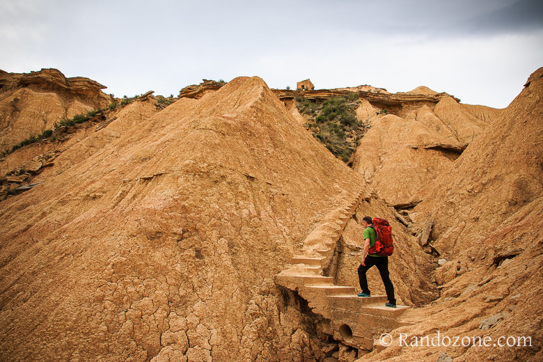 Randonnée en boucle à la Piskerra Passage des escaliers