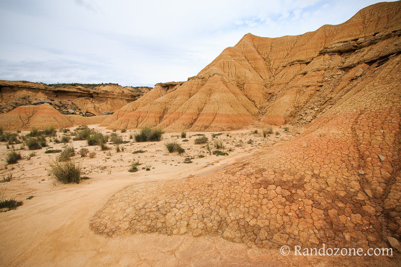 Le sol vraiment particulier du désert des Bardenas Le sol vraiment particulier du désert des Bardenas