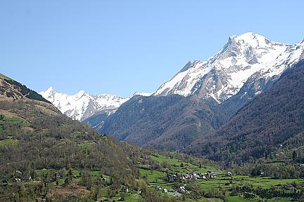 La Boucle de la Fontaine du Curé à Laruns : une balade facile au coeur de la vallée d'Ossau Actualité : La Boucle de la Fontaine du Curé à Laruns : une balade facile au coeur de la vallée d'Ossau