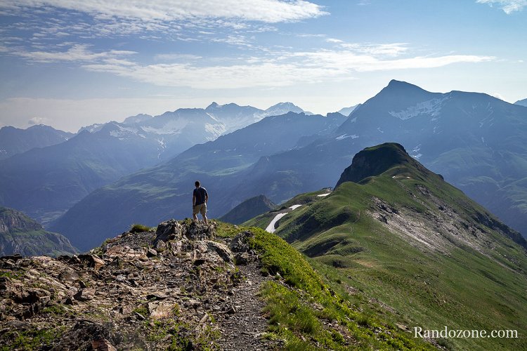 Pic de la Pahule en descendant du pic de Tentes On marche vers le pic de la Pahule