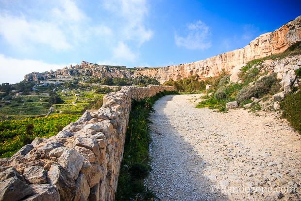 Chemin facile pour la balade Randonnées à Malte le long des falaises de Dingli et Fawwara
