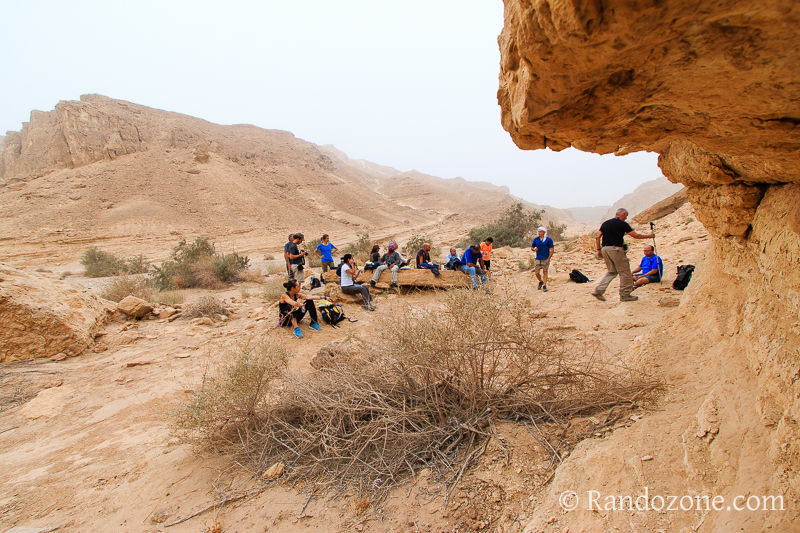 Tout le monde écoute le guide, sauf le photographe...