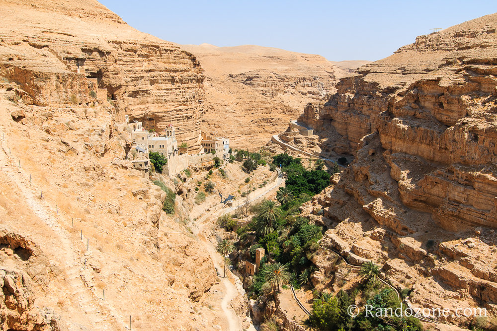 Le Monastère Saint-Georges dans la vallée Wadi Qelt