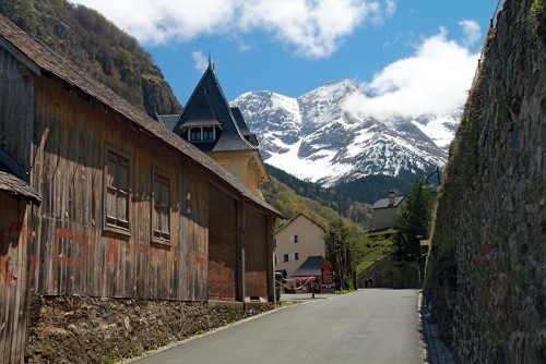 Randonnée au Plateau de Bellevue Début de la randonnée dans le centre de Gavarnie