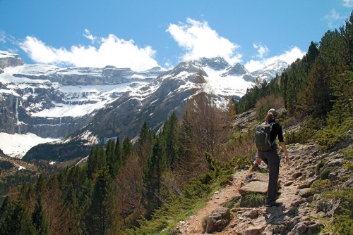 Randonnée au Plateau de Bellevue Le sentier devient plus raide et monte en lacets vers le plateau de Bellevue