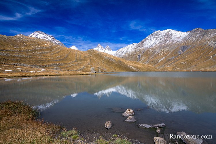 Lac du Goléon dans les Hautes-Alpes Magnifique lac du Goléon