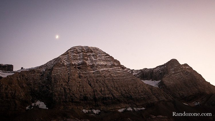 La lune se lève au dessus du Taillon La lune se lève au dessus du Taillon