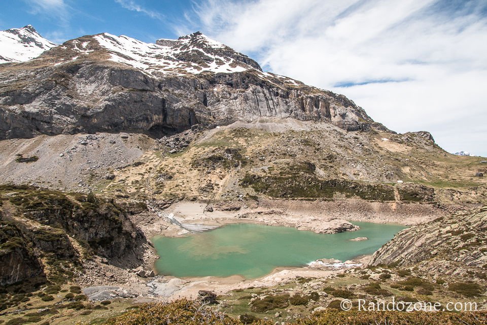 Niveau d'eau très bas au lac des Gloriettes Niveau d'eau très bas au lac des Gloriettes