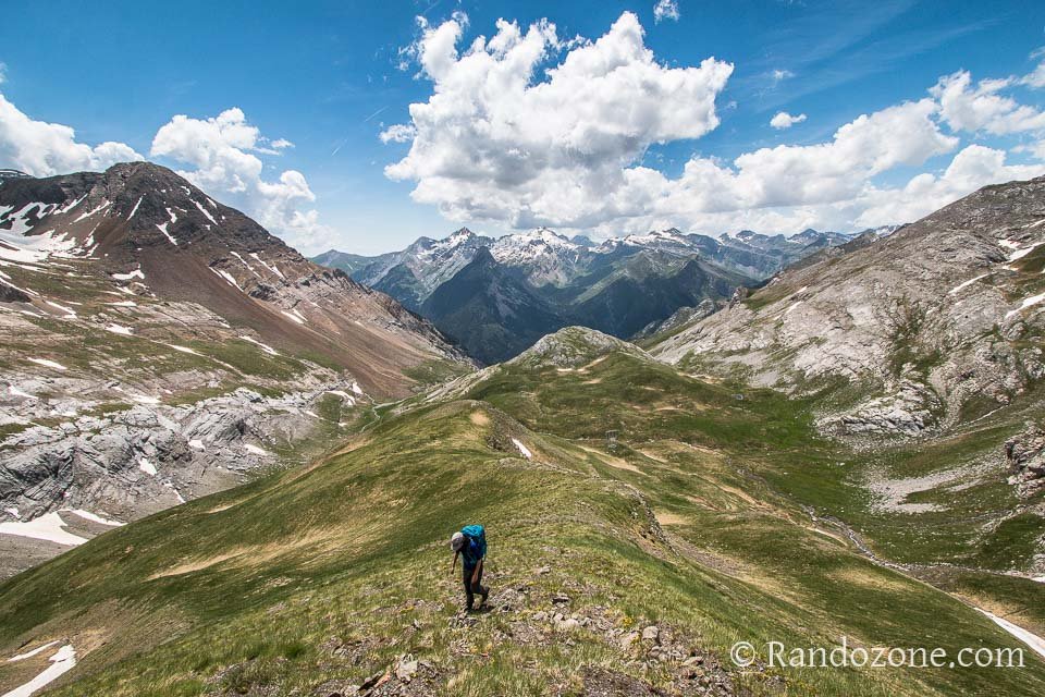 On remonte le long de la crête On remonte le long de la crête