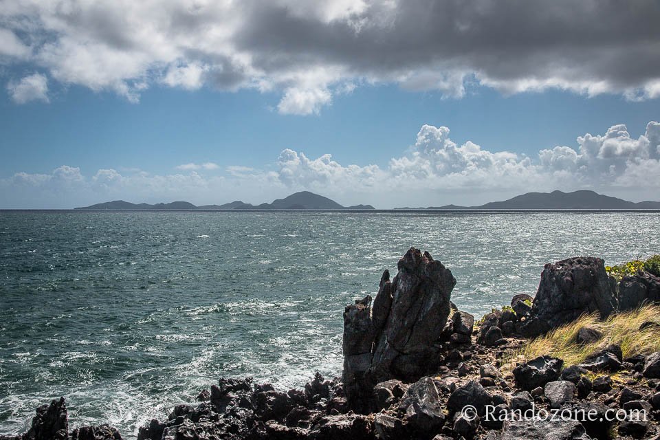 L'île des Saintes vue depuis le sentier de l'Acomat L'île des Saintes vue depuis le sentier de l'Acomat