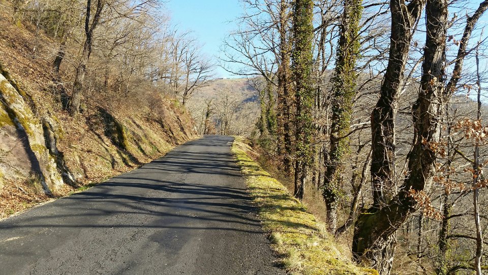 La route que l'on suit durant plusieurs kilomètres La route que l'on suit durant plusieurs kilomètres