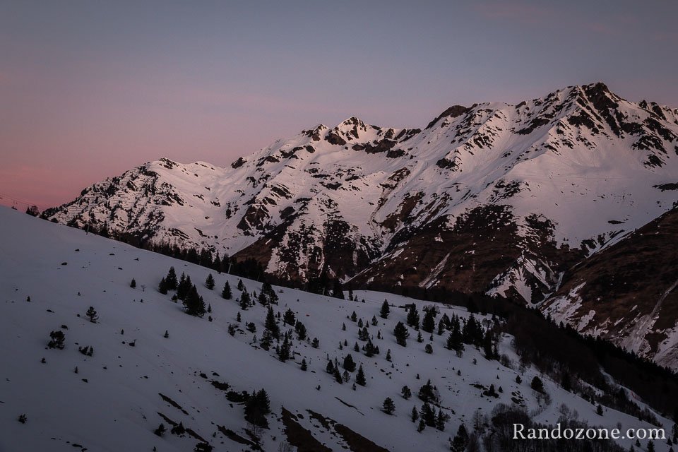Premières lumières du jour qui se lève Premières lumières du jour qui se lève