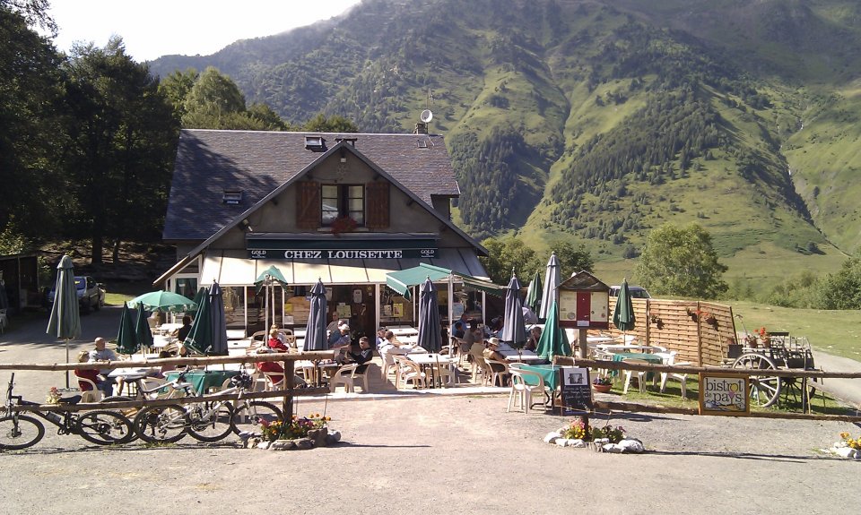 Petite pause Chez Louisette avant la descente Petite pause Chez Louisette avant la descente