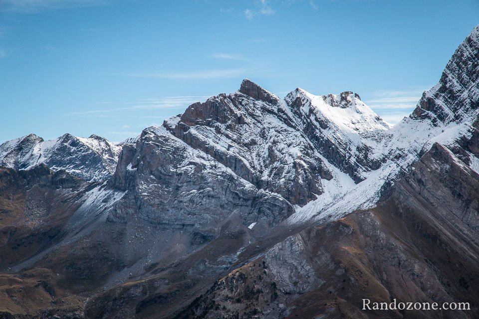 Pic Rouge de Pailla depuis le col de Tentes Pic Rouge de Pailla depuis le col de Tentes