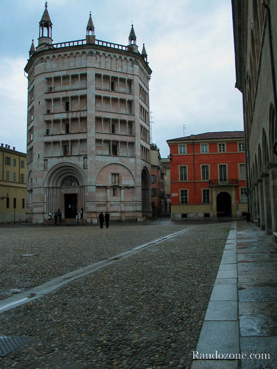 Italie : Rue de Parme Italie : Rue de Parme