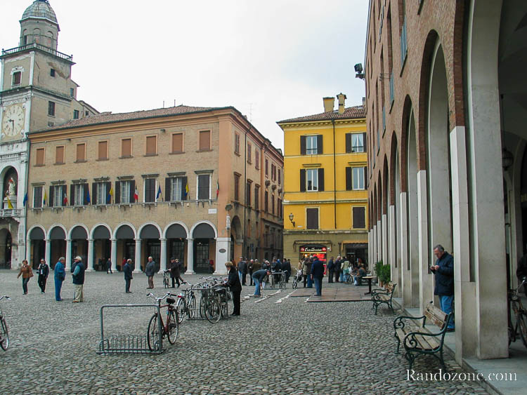 Italie : Place centrale de Modène Italie : Place centrale de Modène