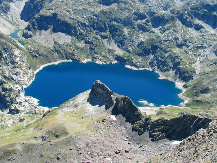 France : LAC ARTOUSTE DEPUIS LE SOMMET DU LURIEN 2826M France : LAC ARTOUSTE DEPUIS LE SOMMET DU LURIEN 2826M