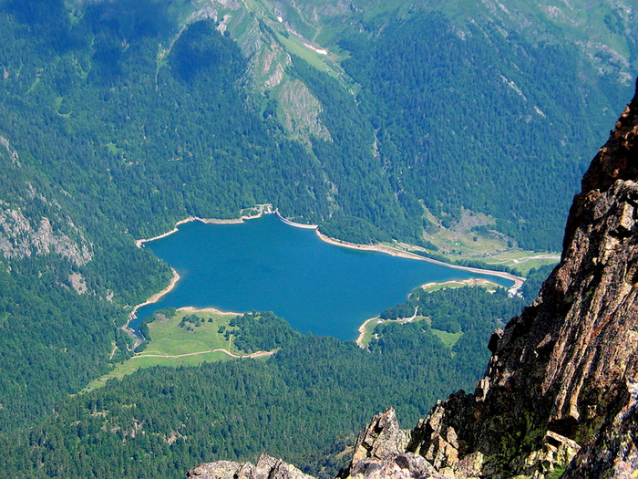 France : Lac de Bious artigues depuis le sommet de l'Ossau France : Lac de Bious artigues depuis le sommet de l'Ossau