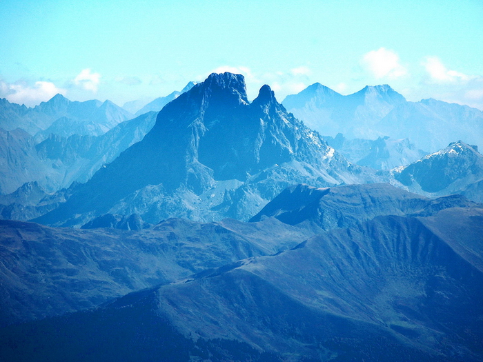 France : Pic du midi d'Ossau depuis le pic d'Anie France : Pic du midi d'Ossau depuis le pic d'Anie