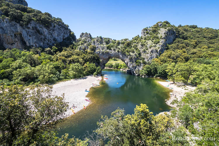 Canoë à Vallon Pont d'Arc en Ardèche Canoë à Vallon Pont d'Arc en Ardèche